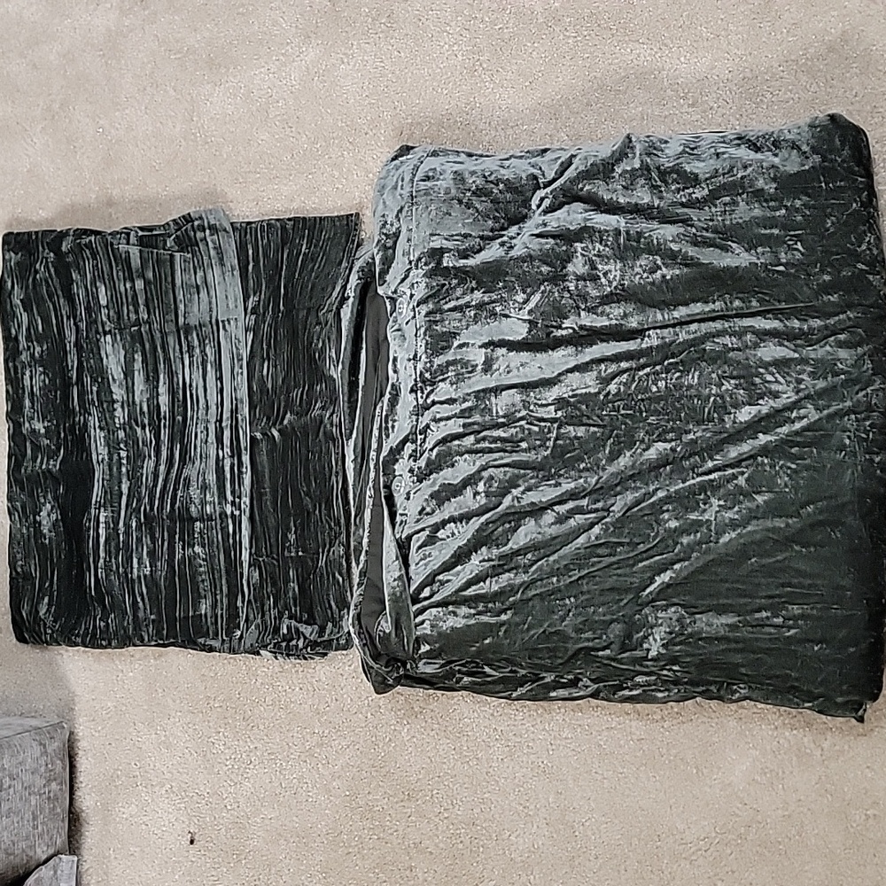 West Elm Velvet Duvet Cover Set Size Queen 88"x92"